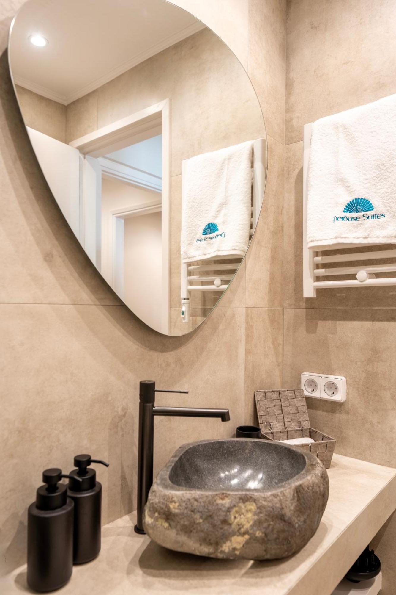 Derouse Eva Suite Jacuzzi & Sauna Atene Esterno foto
